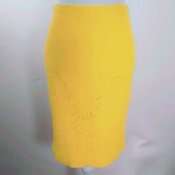 Ann Taylor Dresses & Skirts - Ann Taylor Yellow Lace Pencil Skirt Floral 0